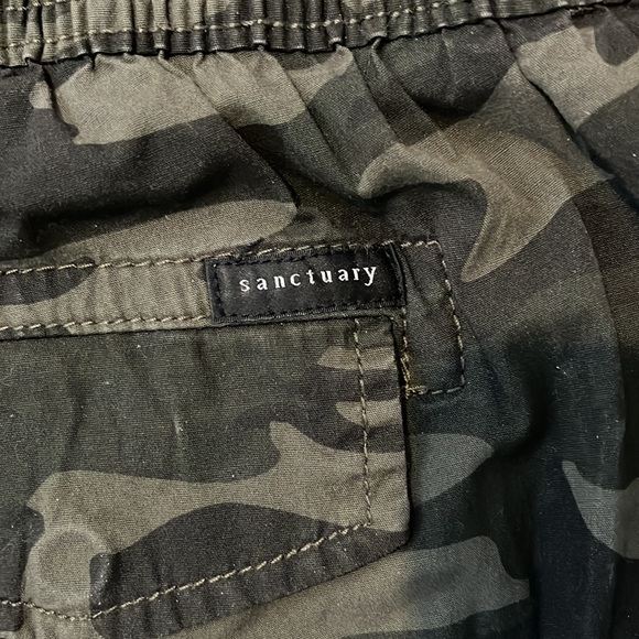 New Sanctuary Cargo Pants Size 30. Camo design - Picture 5 of 6